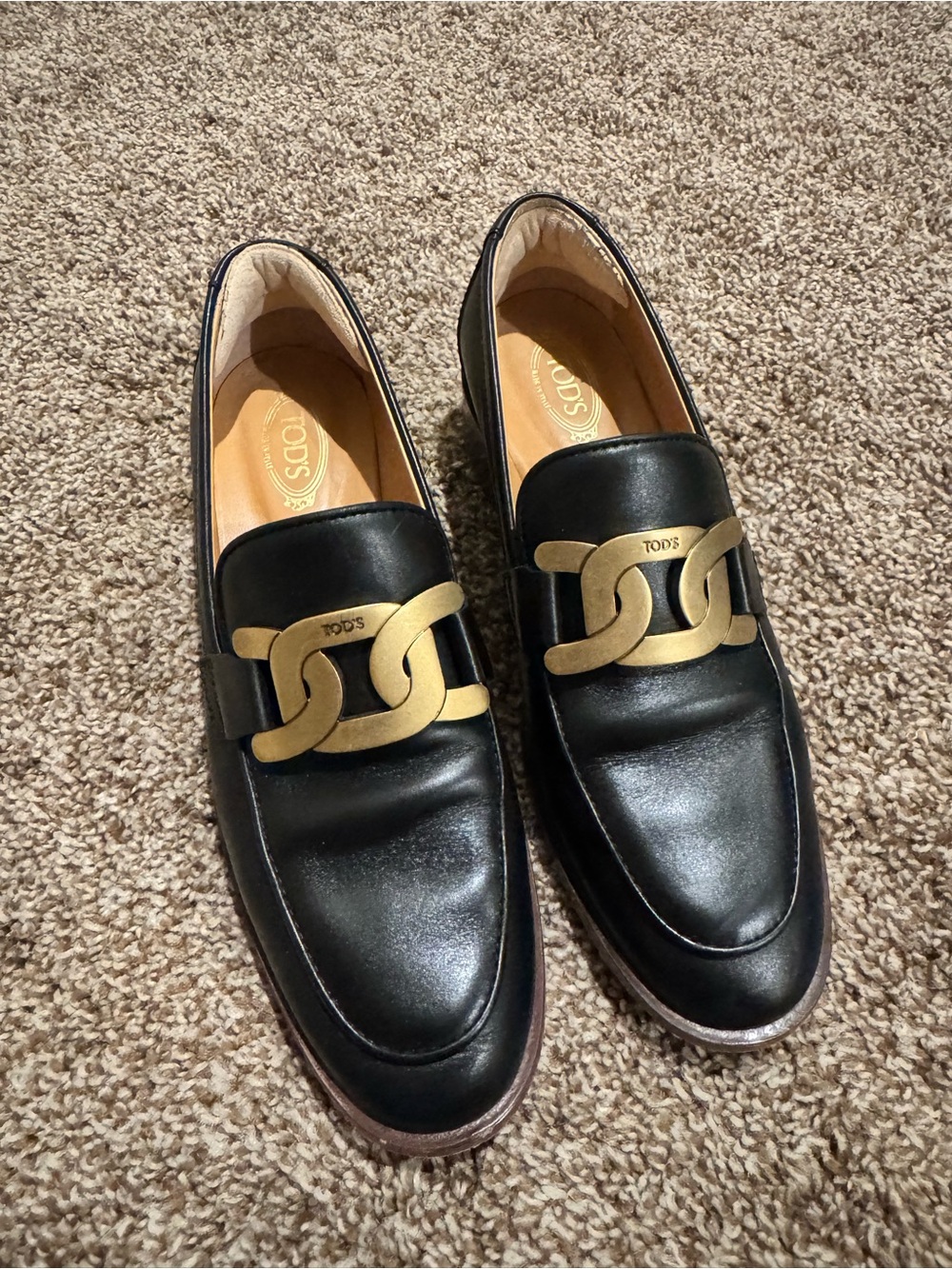 Tod's Black Leather women’s Slip-On Loafers with Gold Chain Link